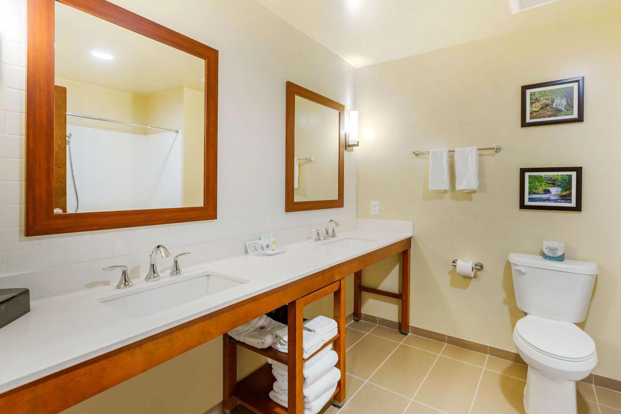 Comfort Suites Burlington Near I-5 Dış mekan fotoğraf