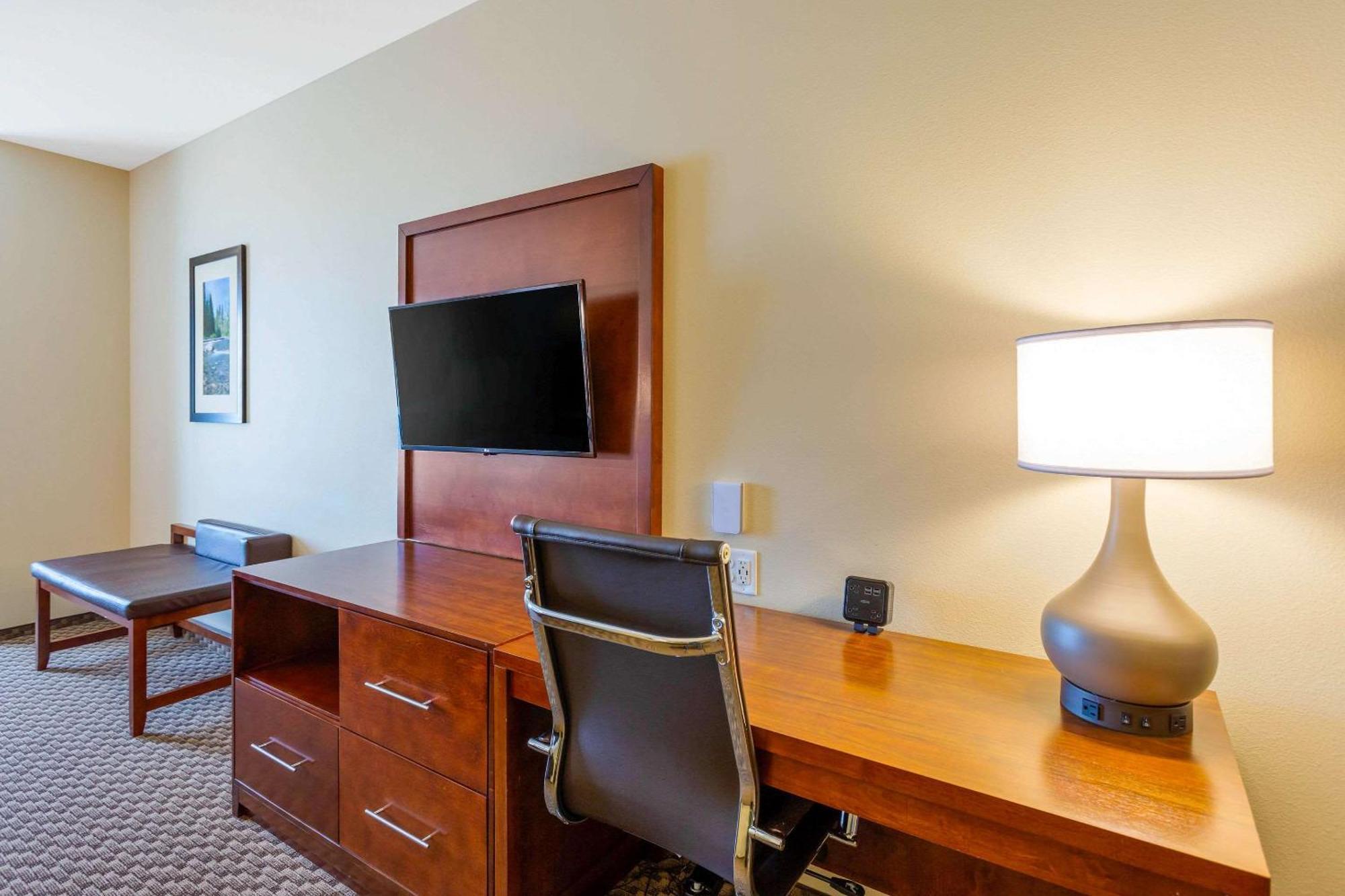Comfort Suites Burlington Near I-5 Dış mekan fotoğraf
