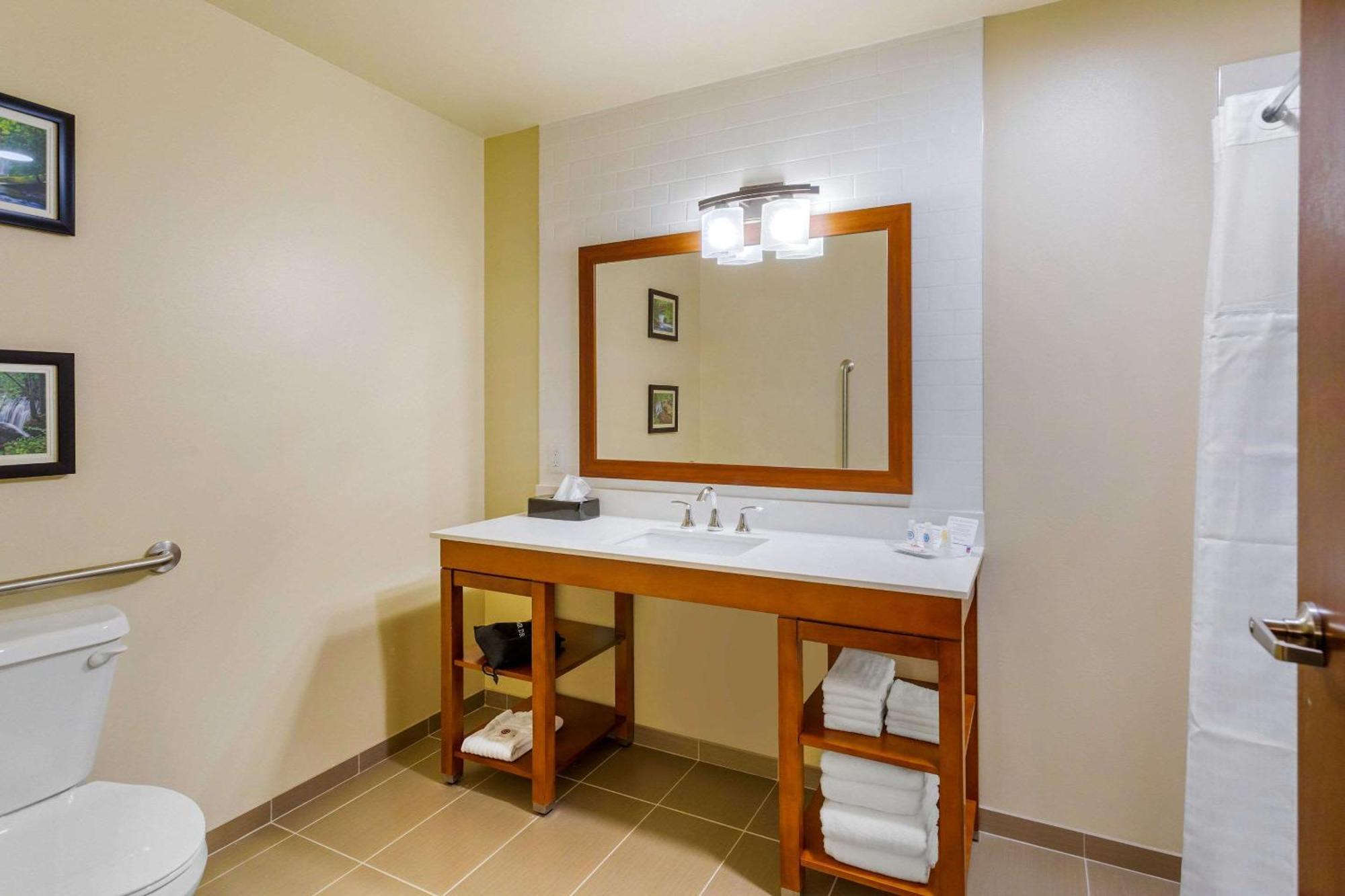 Comfort Suites Burlington Near I-5 Dış mekan fotoğraf